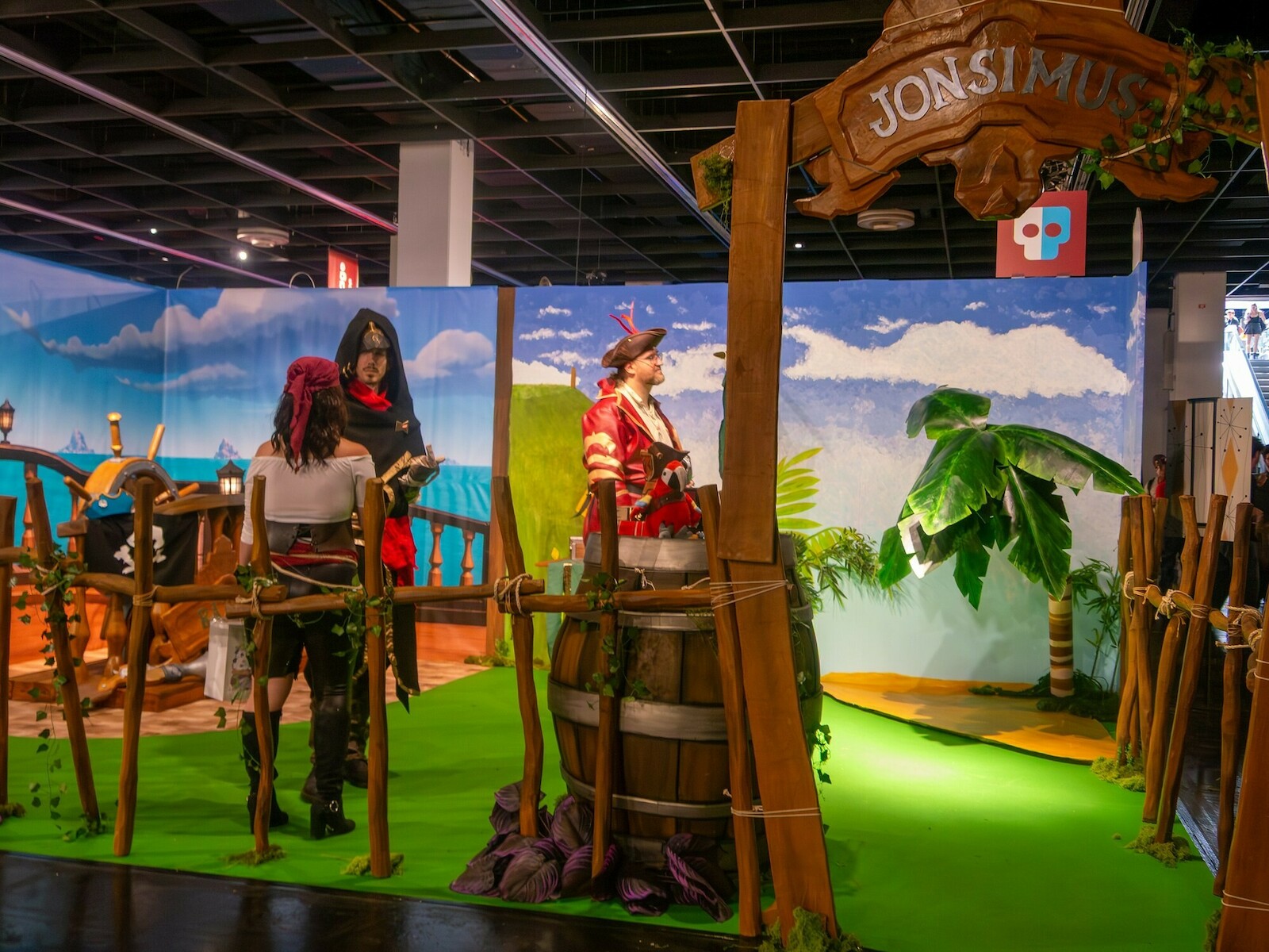 Un stand de la gamescom 2026 décoré en île de pirates, avec des figurants en costume