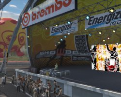 Les commentaires laids pendant la course, c'est lui.